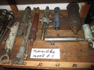 I002 - Hydraulika - regál č. 1