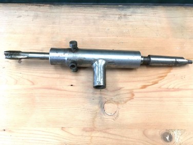 N949 - Držák závitníků