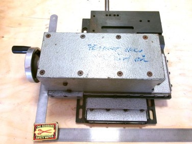 S398 - SLEVA -  Křížový stůl